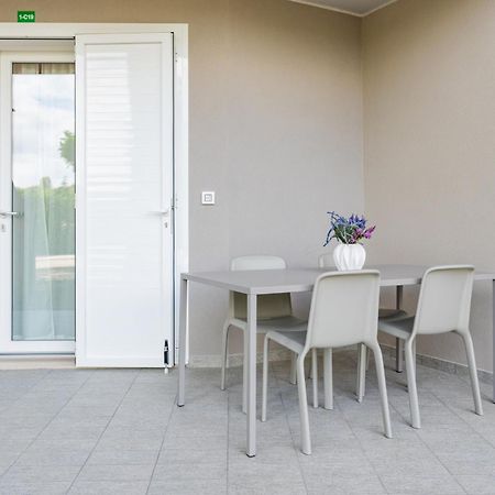 Tivoli Apartment Бибионе Екстериор снимка
