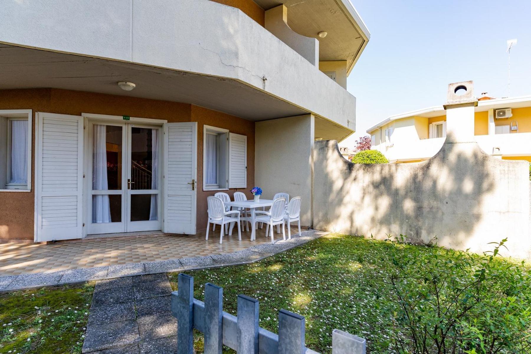 Tivoli Apartment Бибионе Екстериор снимка