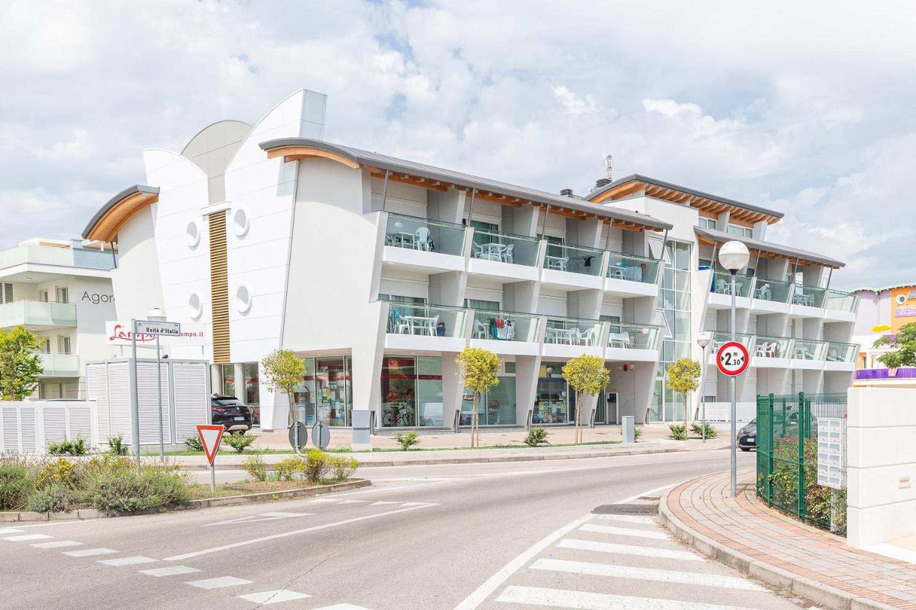 Tivoli Apartment Бибионе Екстериор снимка