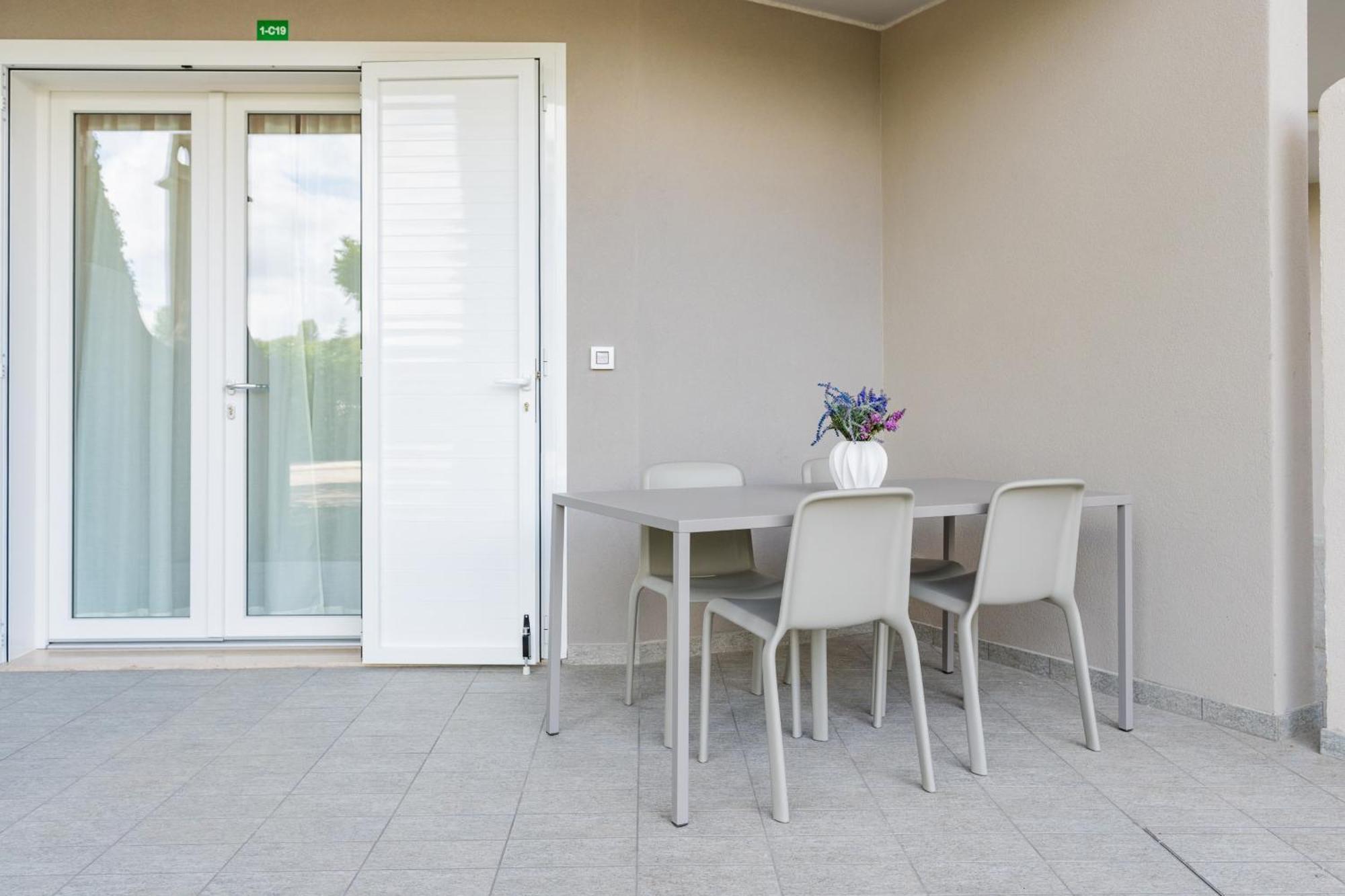 Tivoli Apartment Бибионе Екстериор снимка