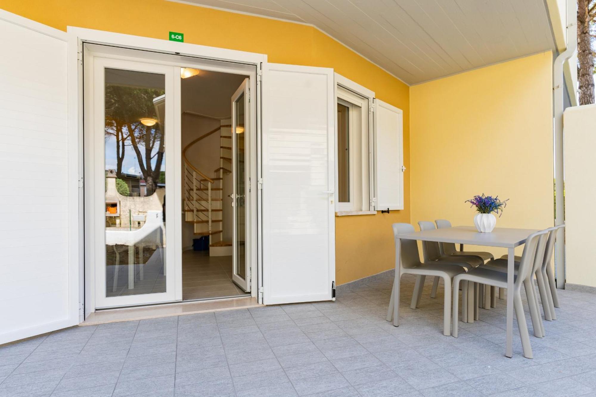 Tivoli Apartment Бибионе Екстериор снимка