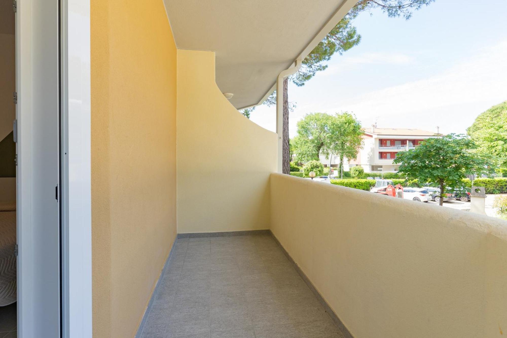 Tivoli Apartment Бибионе Екстериор снимка