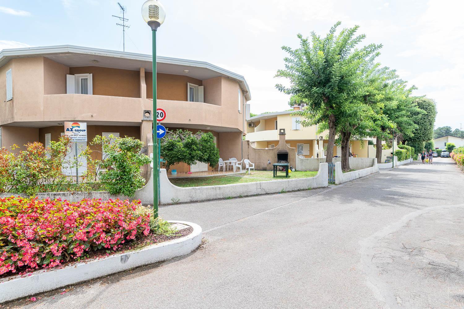 Tivoli Apartment Бибионе Екстериор снимка