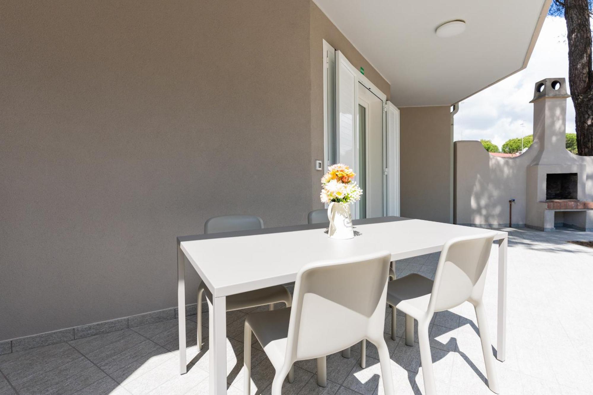Tivoli Apartment Бибионе Екстериор снимка